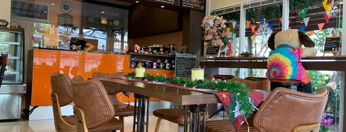 Café Maisonnette is one of Sanampao.