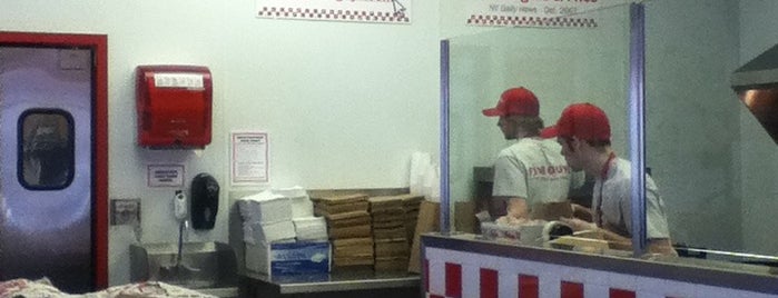 Five Guys is one of Locais curtidos por Ray.