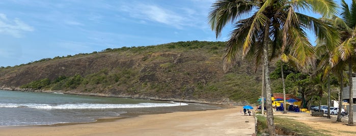 Praia da Cerca is one of Melhores praias de Guarapari.