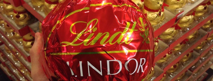 Lindt Outlet is one of Québec Todo.