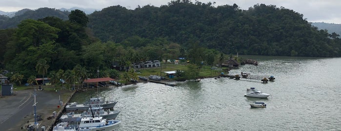 Playa Santo Tomas De Castilla is one of Tempat yang Disukai Squaw✌👣👻✈.