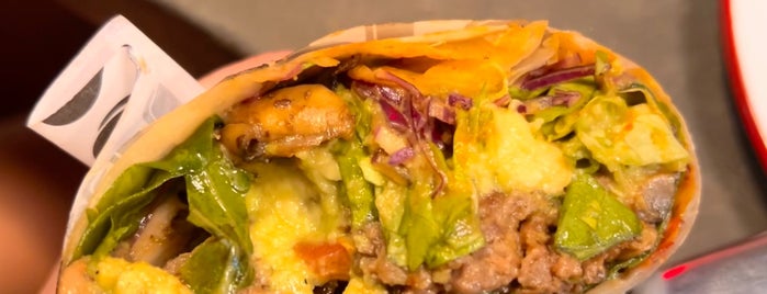 Papi’s Tacos is one of Locais curtidos por Riann.