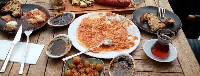 Burgerillas Acıbadem is one of Posti che sono piaciuti a Fidan.