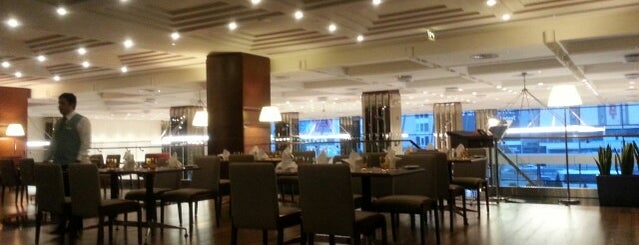 DoubleTree Ganos Restorant is one of สถานที่ที่ Raster Elektronik ถูกใจ.