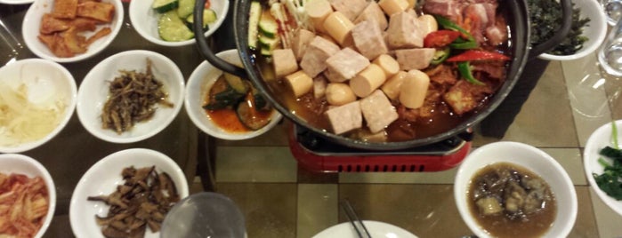 Kim's Family Korean Restaurant is one of korean food tour in singapore~.