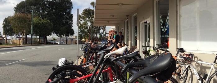 Victor's Cycle Club is one of Orte, die Misha gefallen.