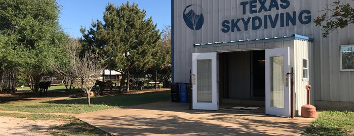 Texas Skydiving Center is one of Lugares favoritos de Misha.