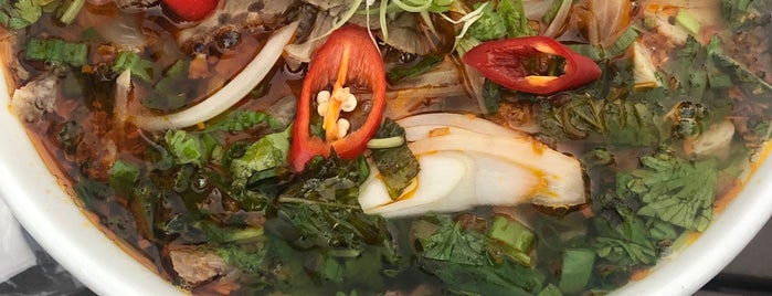 Vietnamese Foodies is one of Locais curtidos por Gokhan.