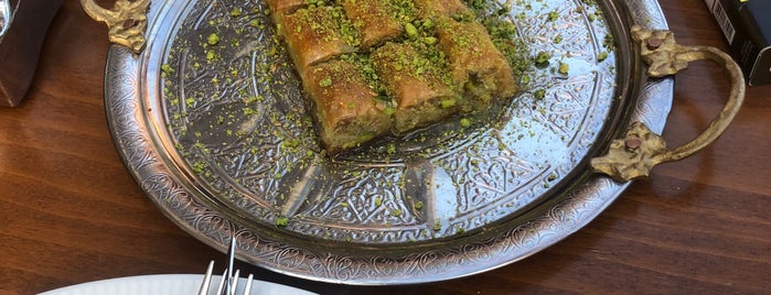 Develiler Seç Ben Fıstık Restaurant & Baklava is one of Posti che sono piaciuti a Güneş.