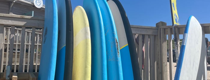 Fistral Beach Surf Hire & Surf School is one of Orte, die Marina gefallen.