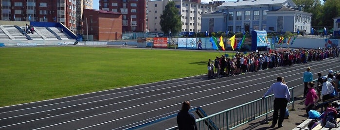 Стадион «Динамо» is one of Locais curtidos por Kristina.