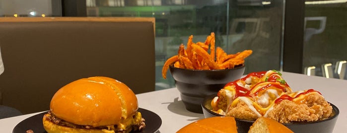 Graviton Steak Burger is one of The 15 Best Places for Bacon in Riyadh.