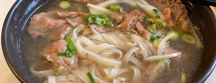 Hansan Vietnamese Restaurant 漢山越南餐館 is one of Metro's Top Cheap Eats for 2012.