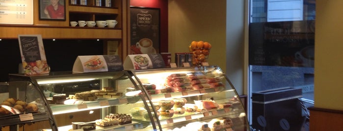 Costa Coffee is one of Tempat yang Disukai ildar.