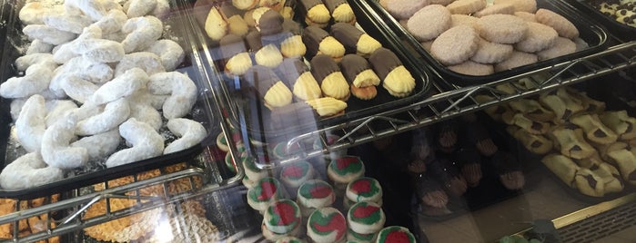 Scudiero's Italian Bakery & Deli is one of Activities.