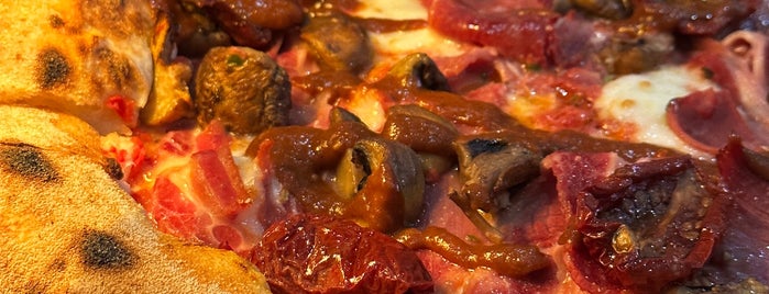 Pizza Pazza | پیتزا پاتزا is one of Tempat yang Disimpan Mohsen.