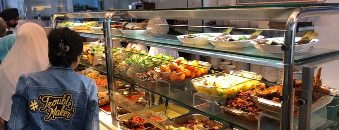 Hjh Maimunah Restaurant is one of Bib Gourmand (Michelin Guide Singapore).