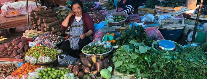 Phosy Market is one of Луангпхабанг.