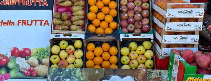 Il Paradiso Della Frutta (io Cà Te Aspètt) is one of Posti che sono piaciuti a 🍒Lü🍒.