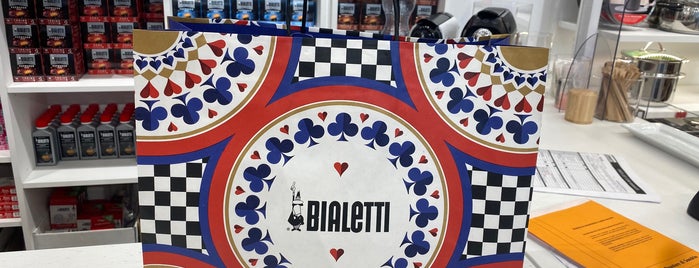 Bialetti is one of Locais curtidos por 🍒Lü🍒.