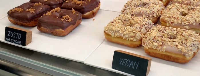 Hoeked Doughnuts is one of Björn 님이 좋아한 장소.