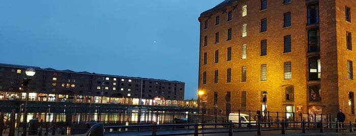 Royal Albert Dock is one of P Yさんのお気に入りスポット.