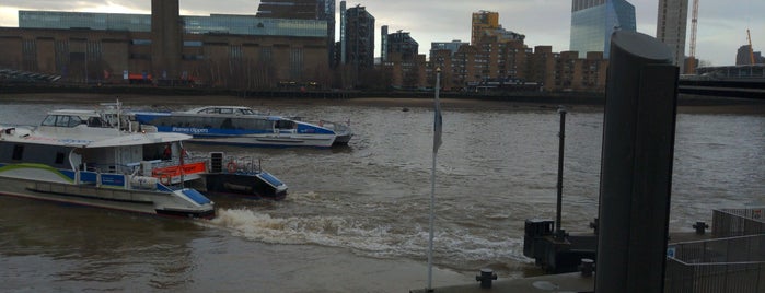 Blackfriars Pier is one of Henryさんのお気に入りスポット.