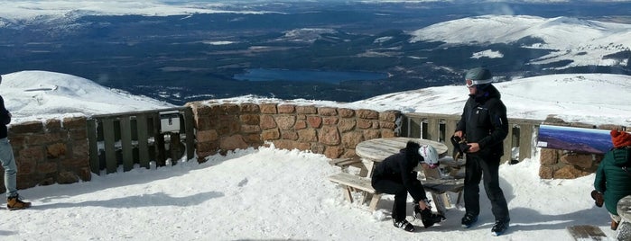 Cairngorm Mountain Railway (Top Station) is one of Steiseanan Reile.