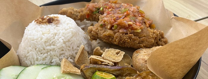 Pakzo Sambal Ayam Geprek is one of Kota Kinabalu Good Food List.
