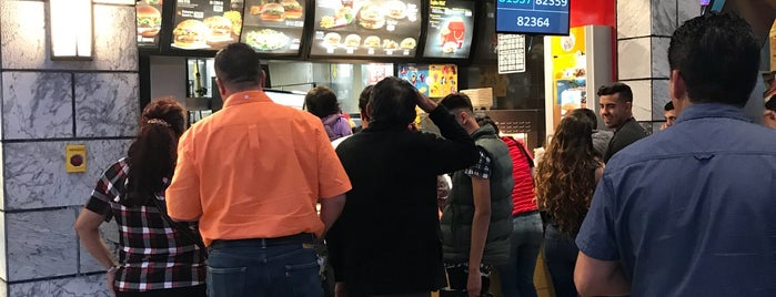 McDonald's is one of Mari'nin Beğendiği Mekanlar.