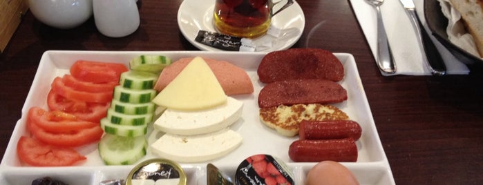 Kervan Cafeteria is one of Posti che sono piaciuti a Yener.