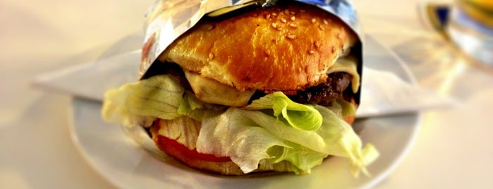 Rocket Burger Cafe is one of Zagreb Food.