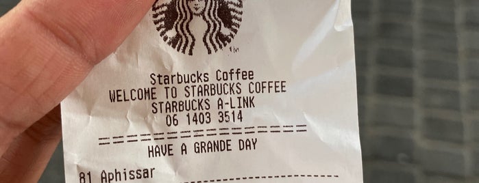 Starbucks is one of Lieux qui ont plu à Pornrapee.