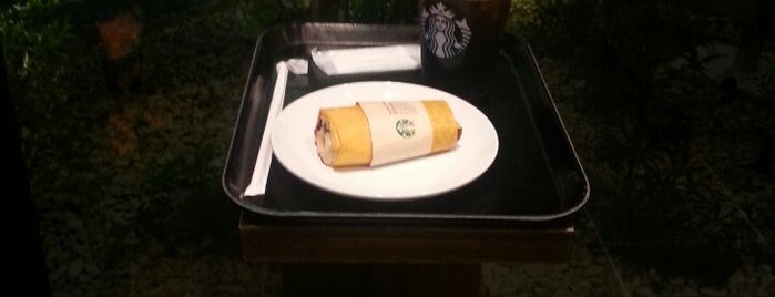 Starbucks is one of 夜中まで開いてるスタバ.