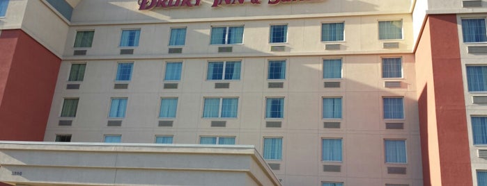 Drury Inn & Suites St. Louis Arnold is one of สถานที่ที่ Doug ถูกใจ.