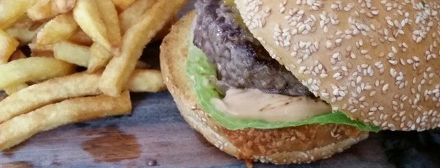 La Penderie is one of Best Burger in Paris.