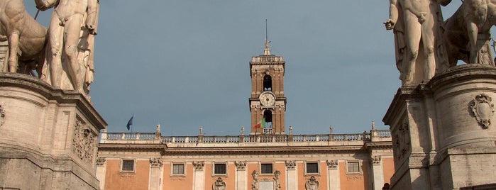 Piazza del Campidoglio is one of Locais salvos de Fabio.