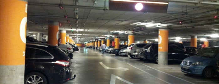 Parking Terminal 1 is one of Locais curtidos por Jose Luis.