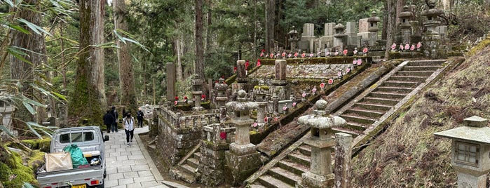 Okuno-in is one of 関西の世界遺産.