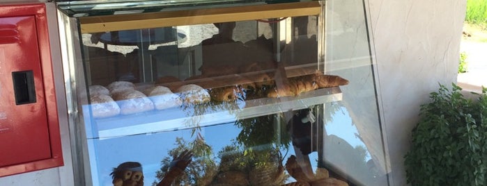 Tranakas Bakery is one of Lugares favoritos de Денис.