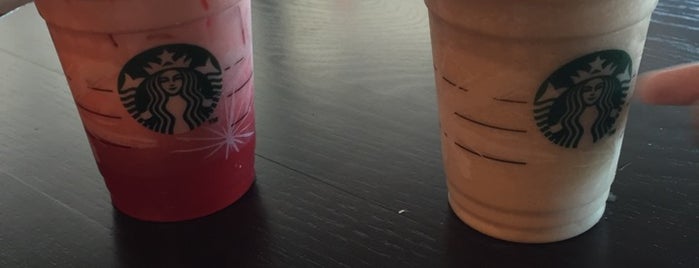 Starbucks is one of Kimmie 님이 저장한 장소.