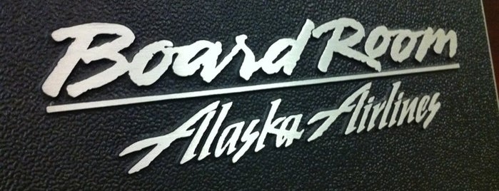 Alaska Lounge is one of Locais curtidos por Adam.