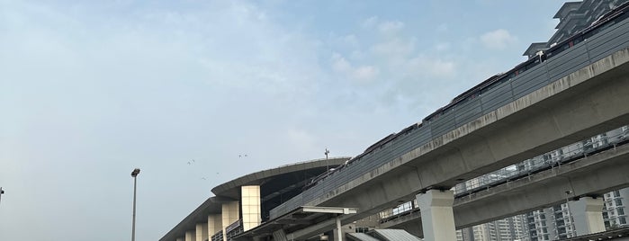 RapidKL Awan Besar (PH9) LRT Station is one of Lieux qui ont plu à ꌅꁲꉣꂑꌚꁴꁲ꒒.
