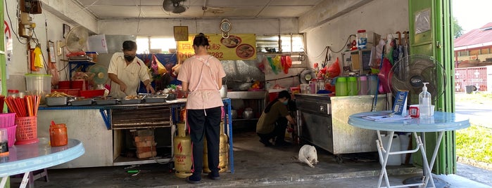 Wah Long Curry Mee Stall is one of Top picks for Kampar Good Food.