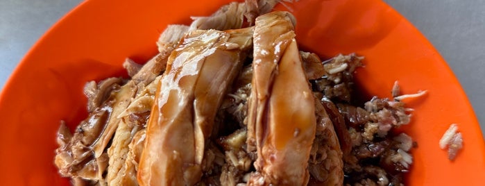 Kap Bung Steam Rice (巴刹街香浓盖饭) is one of Penang.