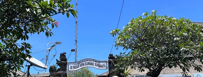 Pasar Seni Guwang is one of tempat belanja.