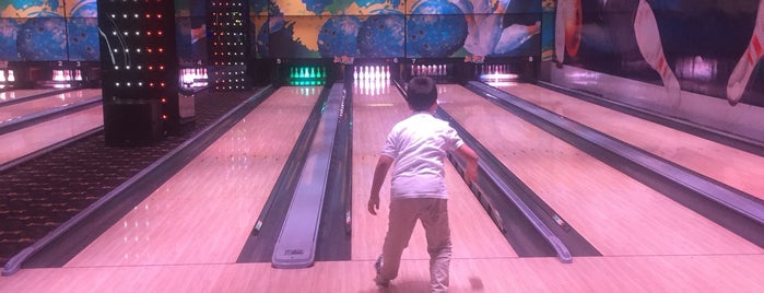 Joyport Bowling is one of Halilさんのお気に入りスポット.