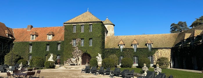 Château de Villiers-le-Mahieu is one of 古城ホテル(フランス).