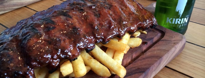 Ribs And Burgers is one of Locais curtidos por Victoria.