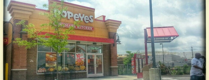 Popeyes Louisiana Kitchen is one of Lugares favoritos de Crystal.